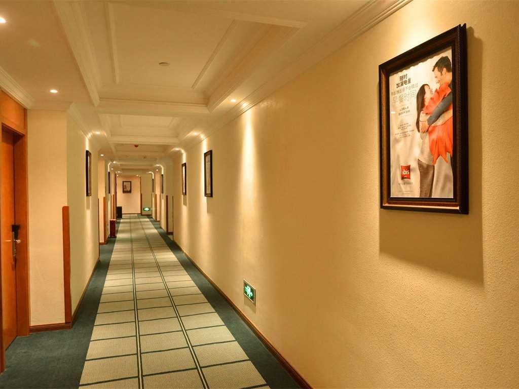 Отель Ibis Chongqing Airport Экстерьер фото