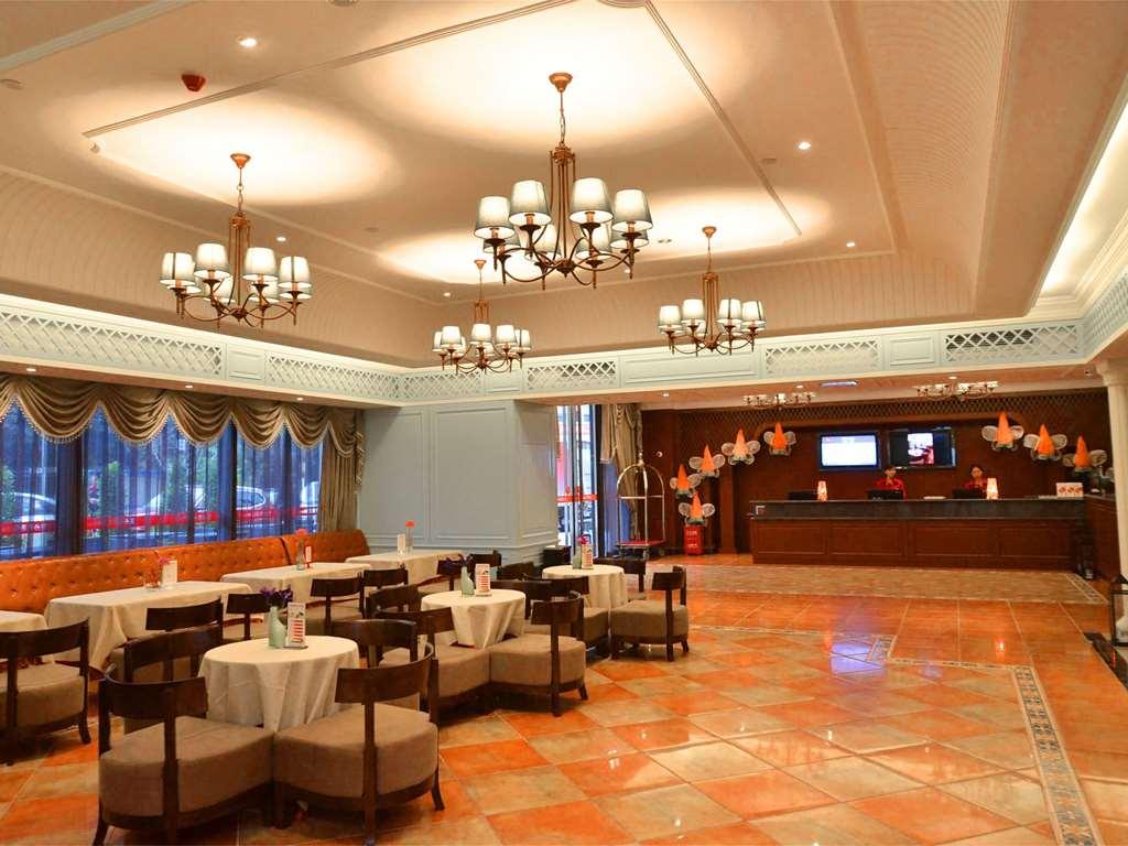 Отель Ibis Chongqing Airport Экстерьер фото